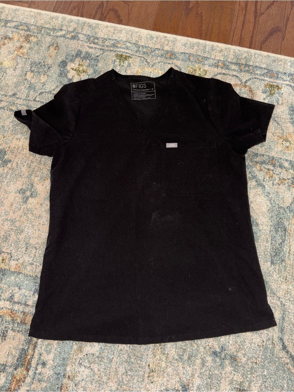 FIGS women’s one pocket scrub top